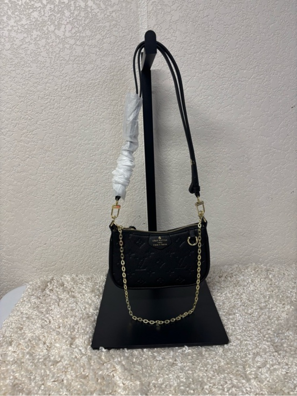 Black Women's Shoulder Bag with Gold Chain - Picture 2 of 7